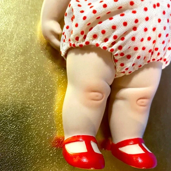 VINTAGE PORCELAIN DOLL WITH MOVEABLE ARMS WEARING WHITE w/RED POLKADOT OUTFIT 6” - Picture 2 of 12